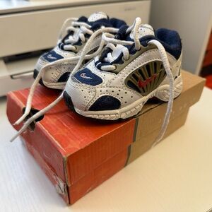 2005 Nike Little Attest 6 Infant Toddler size 2c Midnight Navy Varsity Red